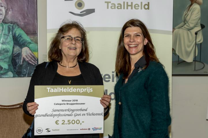 Edith Sikking en Lucille Pijnenborg. Niet op de foto: Rene Batenburg en Aty Palsenbarg. Foto: Fred Tigelaar